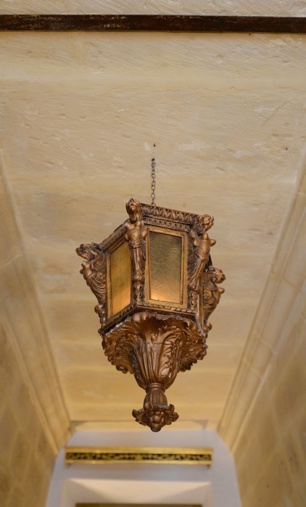 Paulos Valletta 16/50