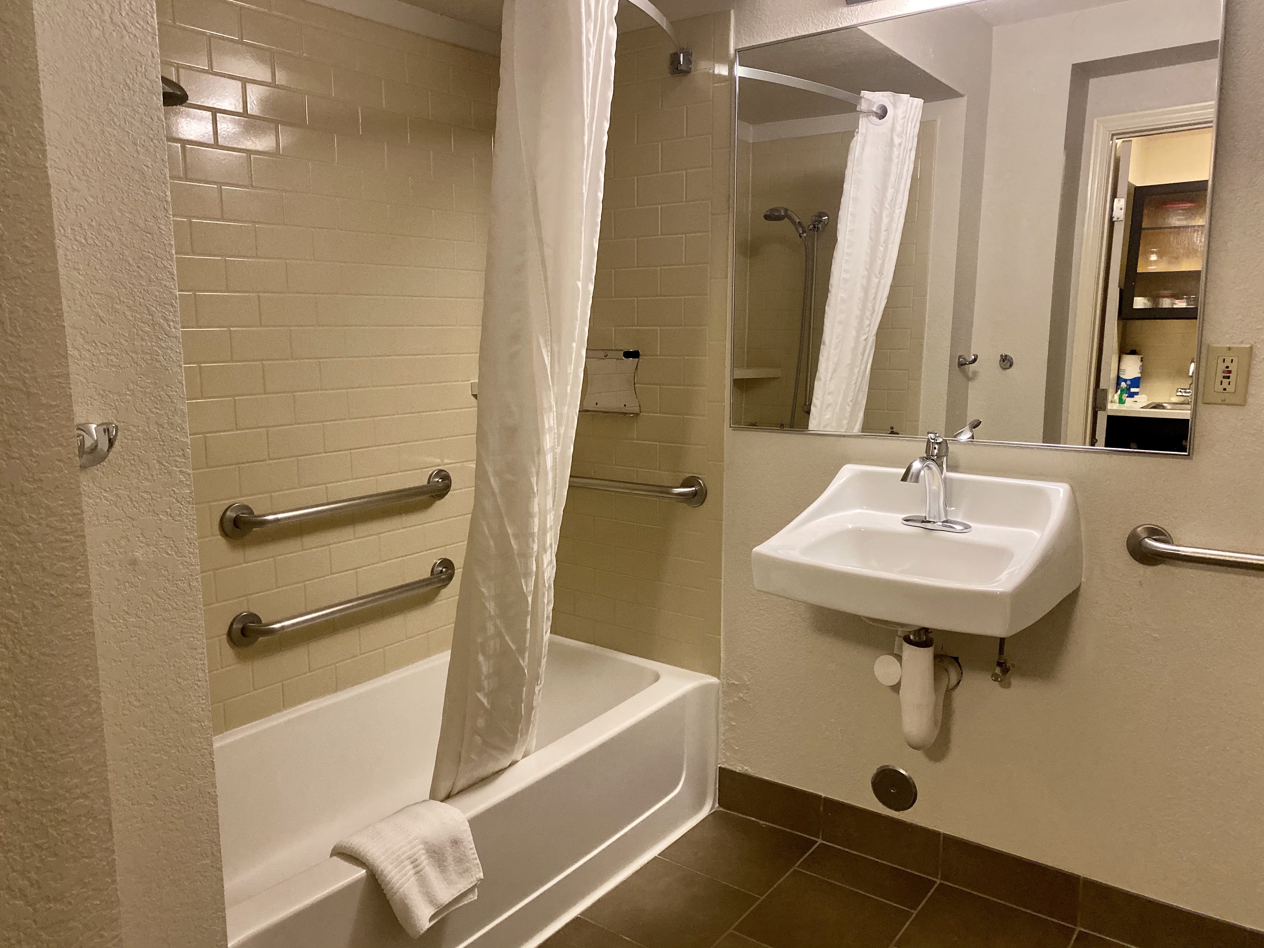 MainStay Suites Wichita Northeast 44/45