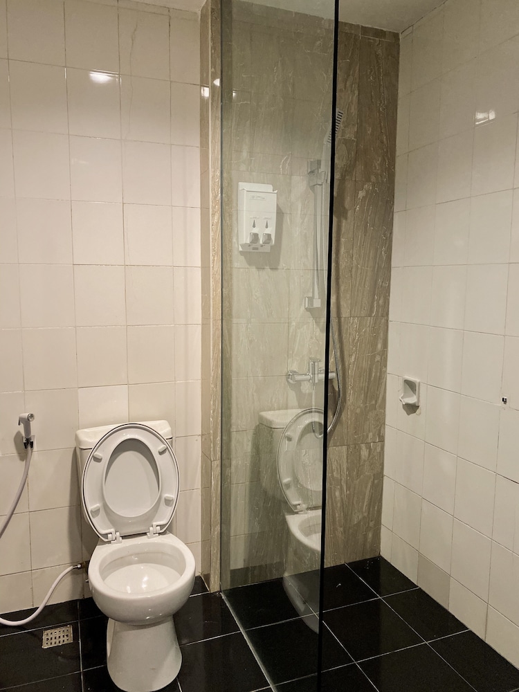 Paradise Hotel Tarakan 64/65
