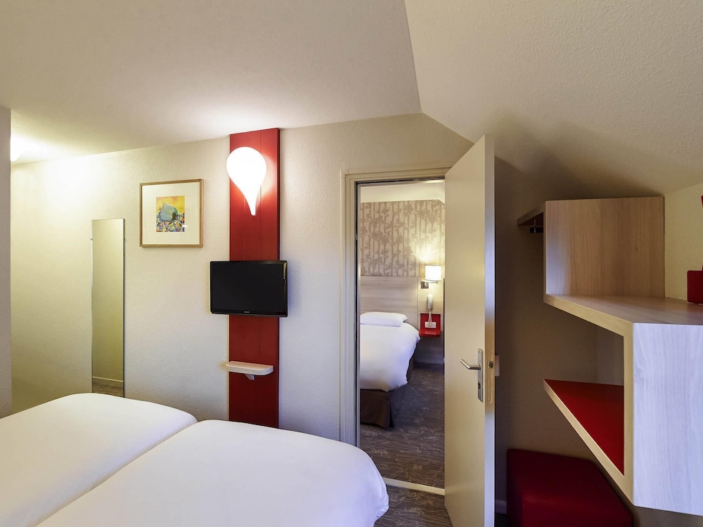 جناح متصل عائلي بسرير مزدوج وسريرين منفصلين، Ibis Styles Ouistreham 2/6