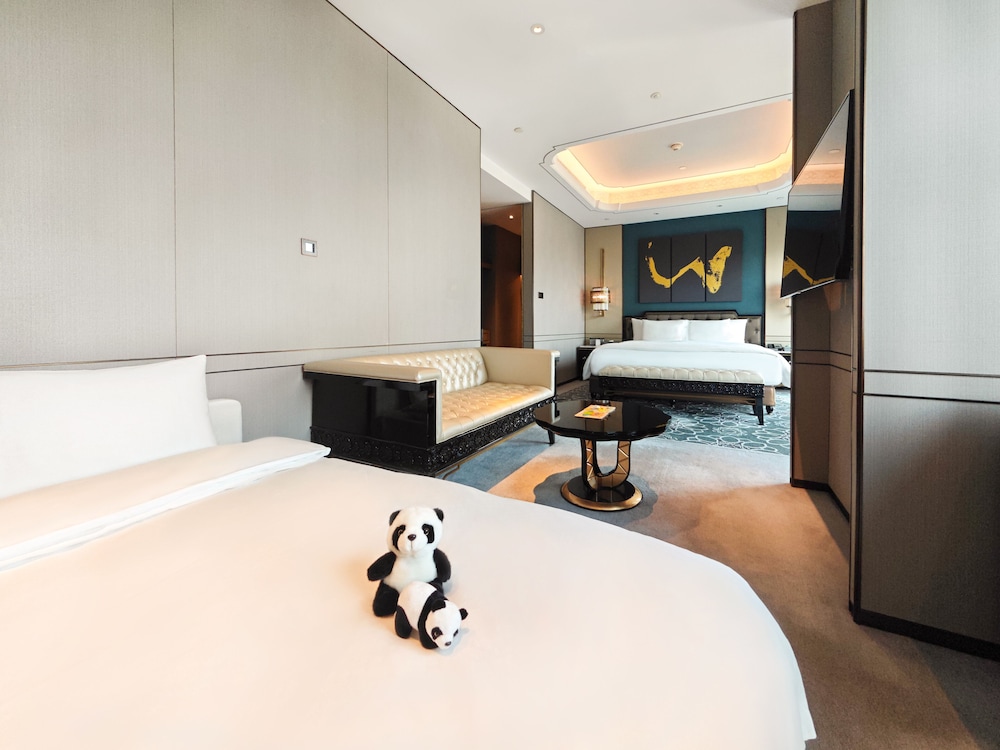 Wanda Reign Chengdu 9/45
