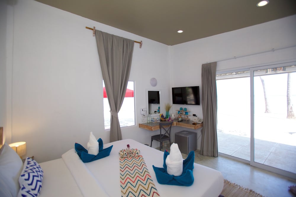 Lime N Soda Beachfront Resort 28/50