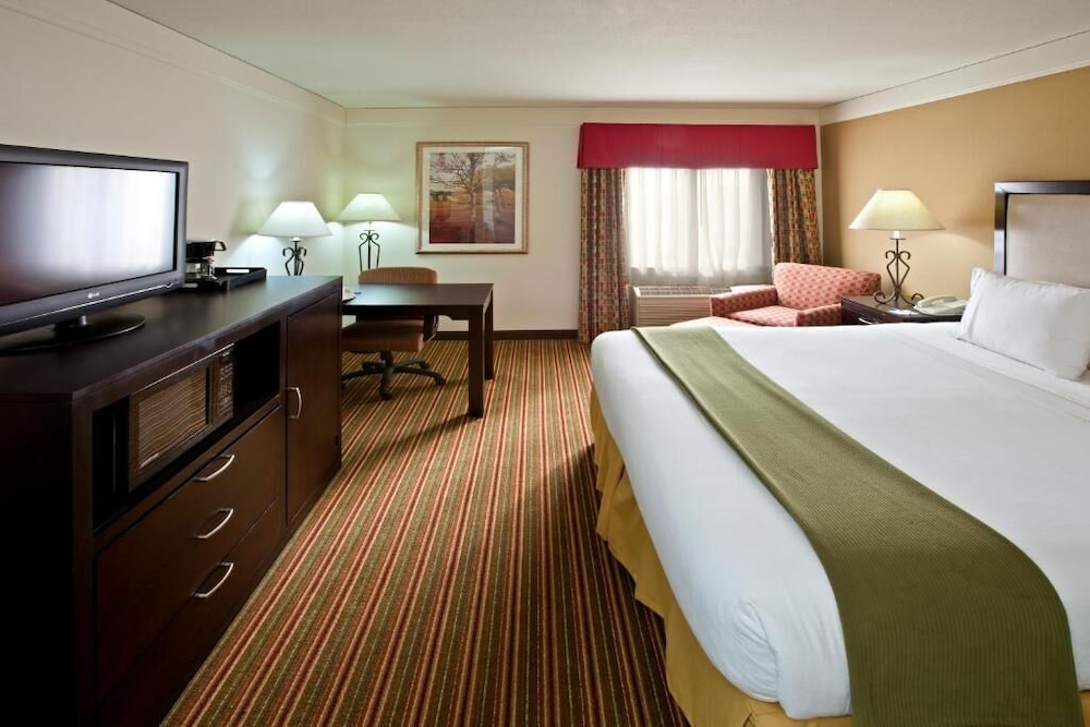 Baymont by Wyndham Litchfield 8/29