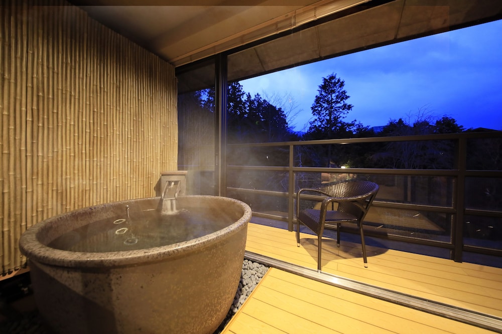 Hakone Fuga - Adults Only 30/50