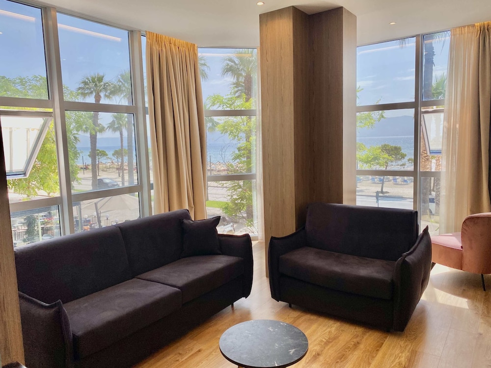 El Mar Hotel 37/61