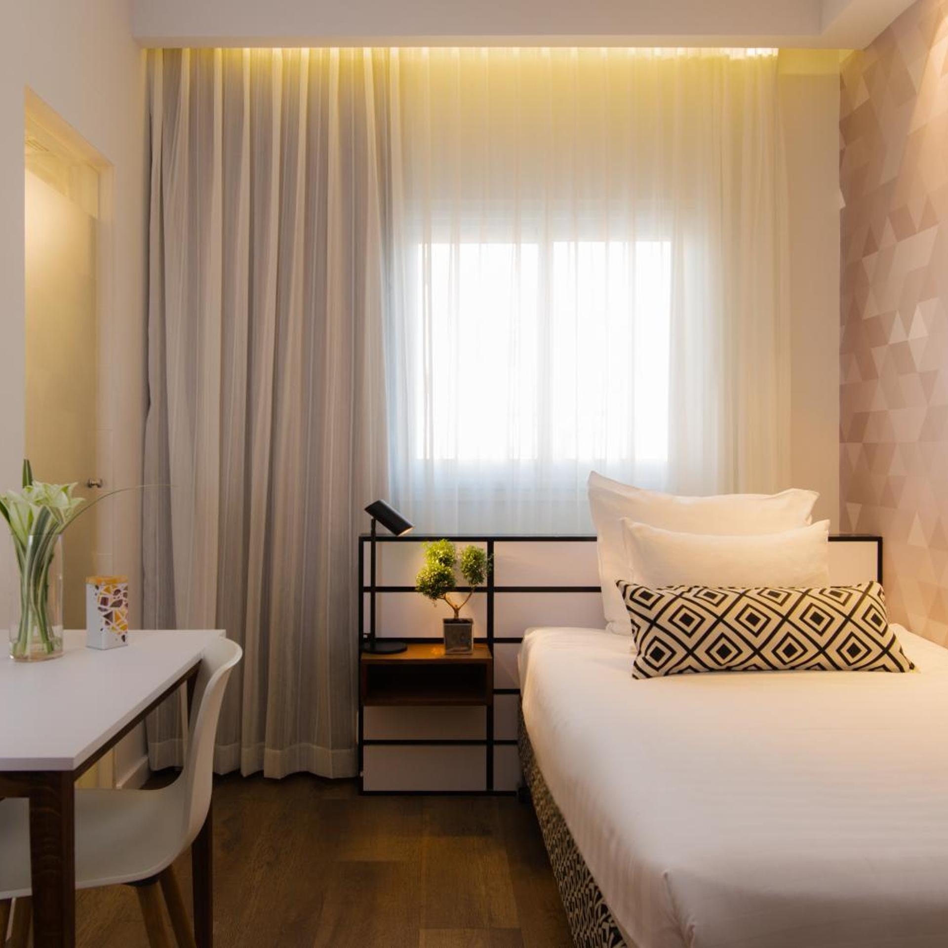 ROOM, SINGLE, SMALL