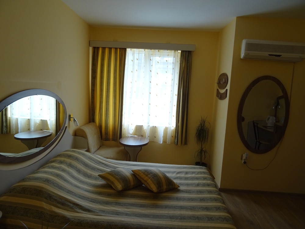 Hotel Color Varna Center 24/54
