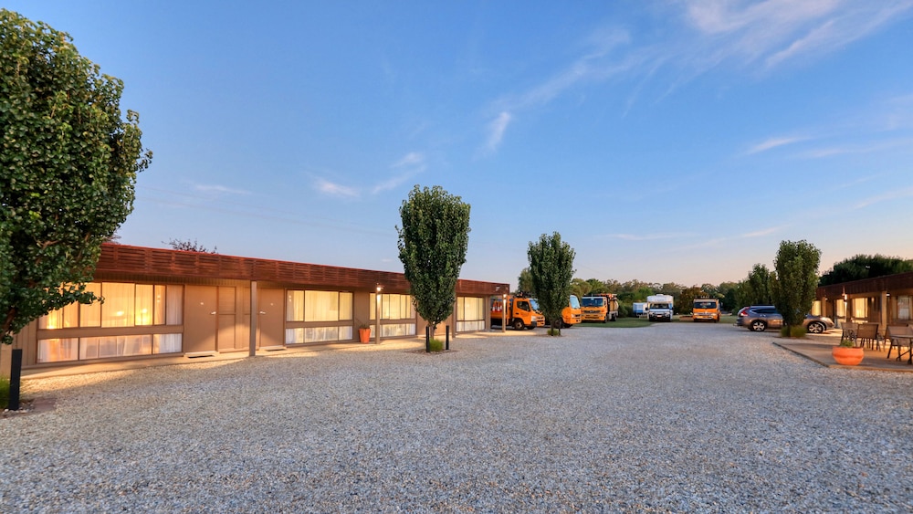 Motel Menere Apos S 48/61
