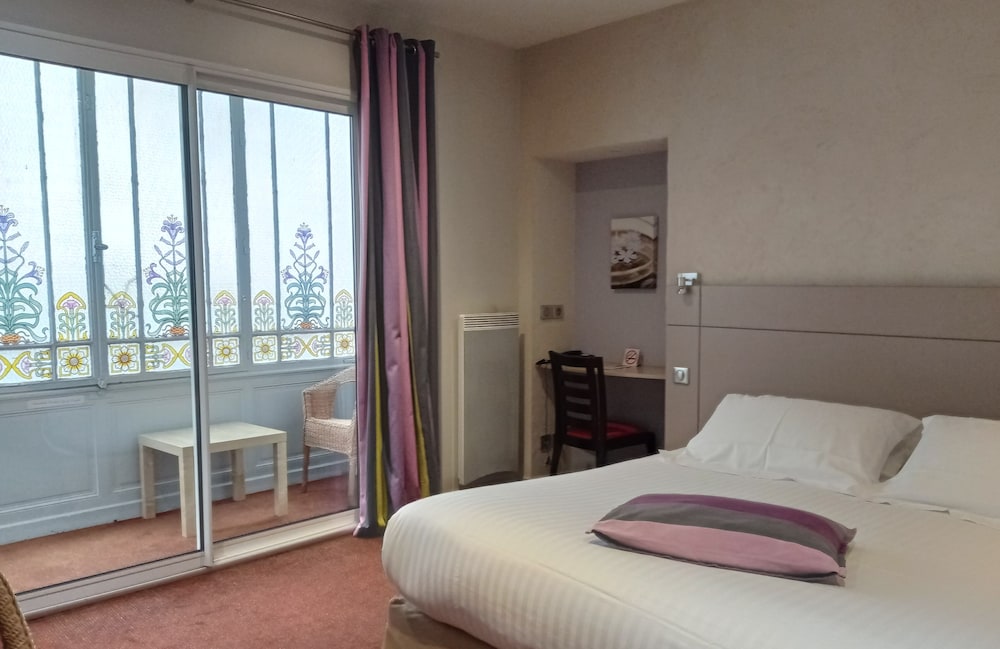 HOTEL DE LA COURONNE 22/70