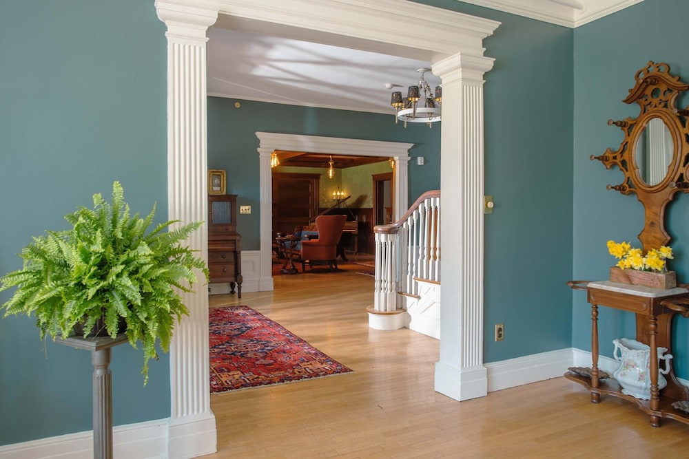 Hartness House Inn 5/50