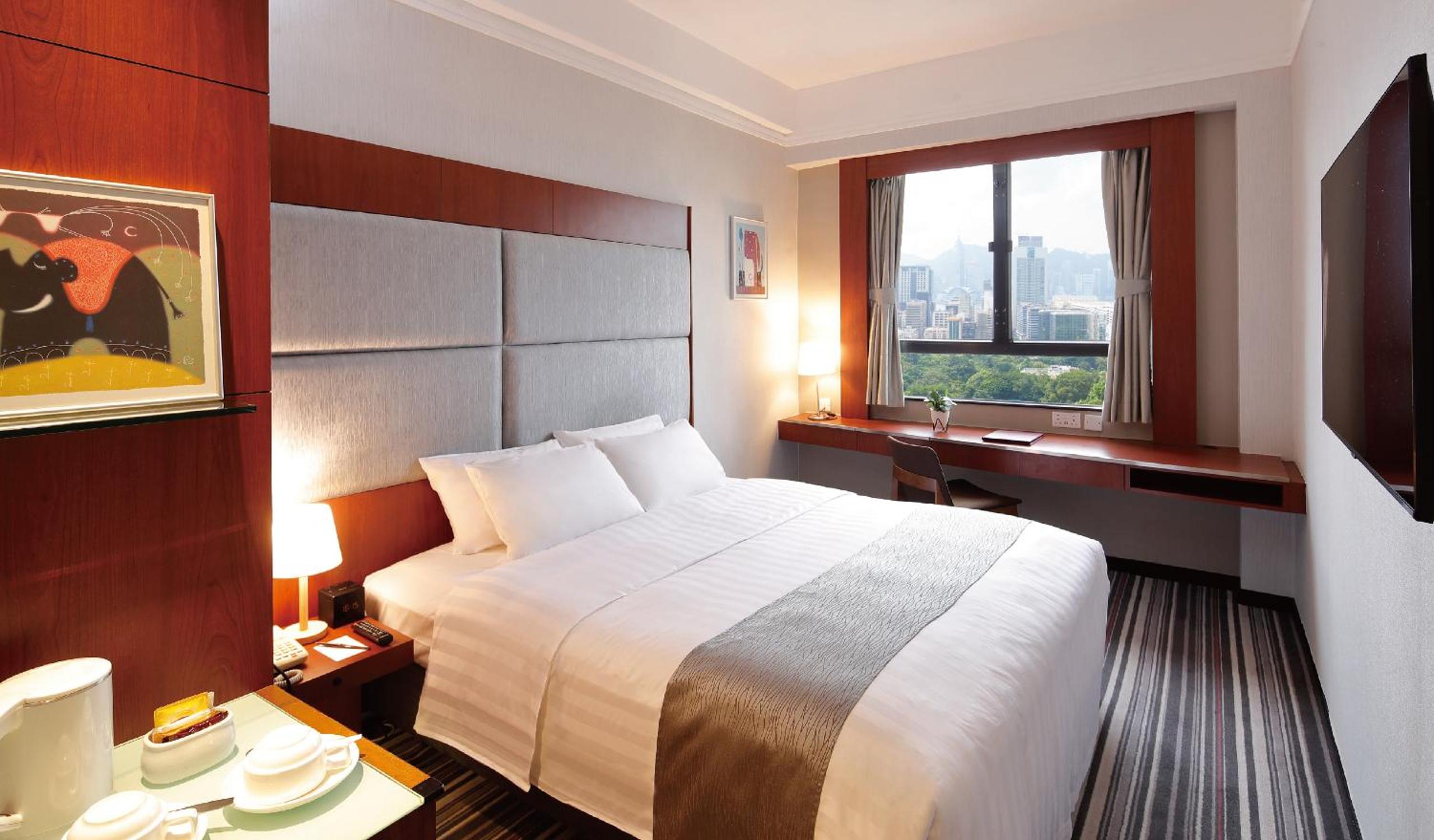 Harbor, 1 King and 1 Single Beds, with Extra Bed, Park View