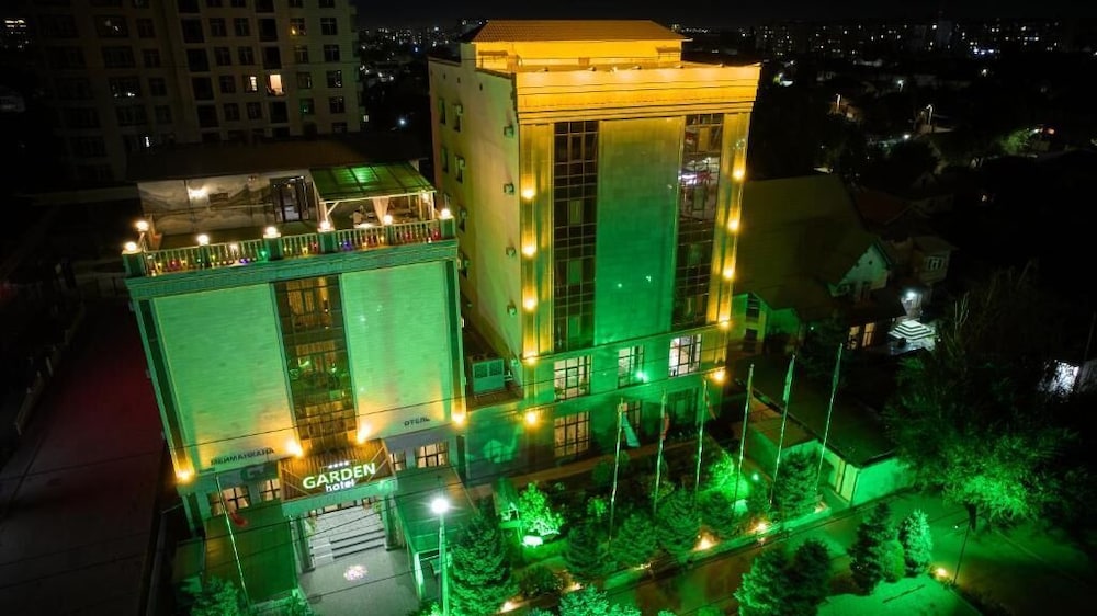 GARDEN HOTEL 2/72
