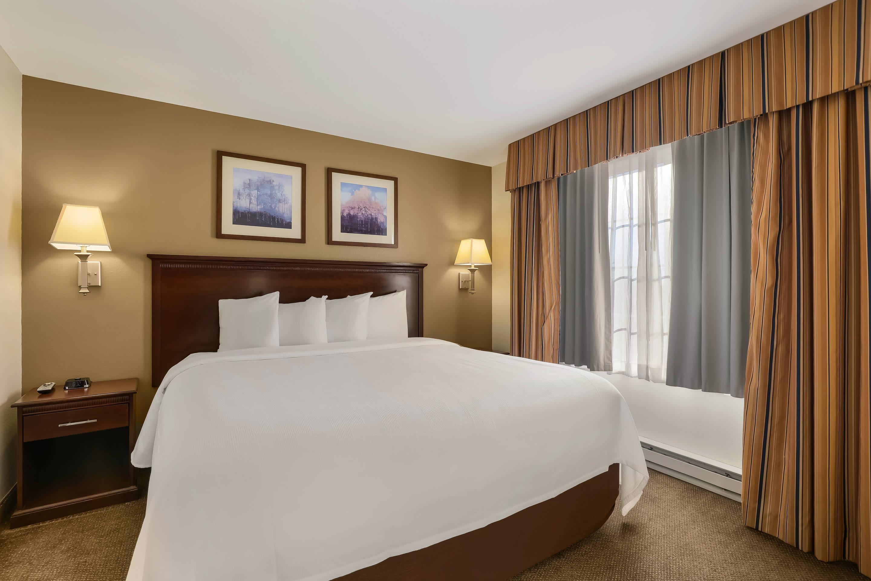 Efficiency, Suite, King Bed