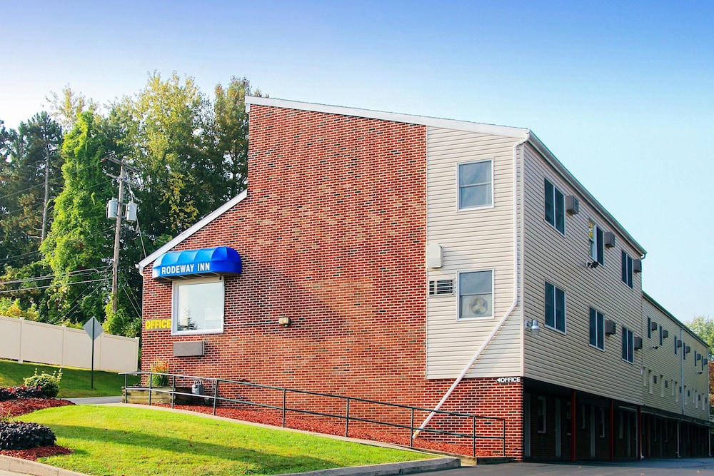 Rodeway Inn State College 4/40