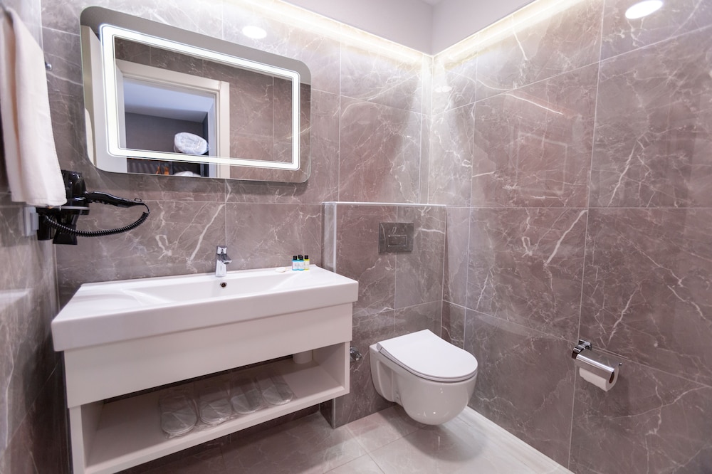 Alan Suites 48/50