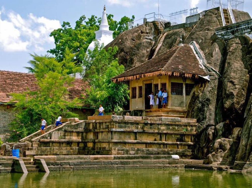 Crown Monarch Diyamankada Nature Resort 14/19