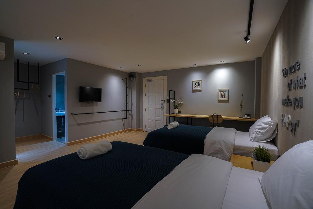 DELUXE, TWIN BEDS