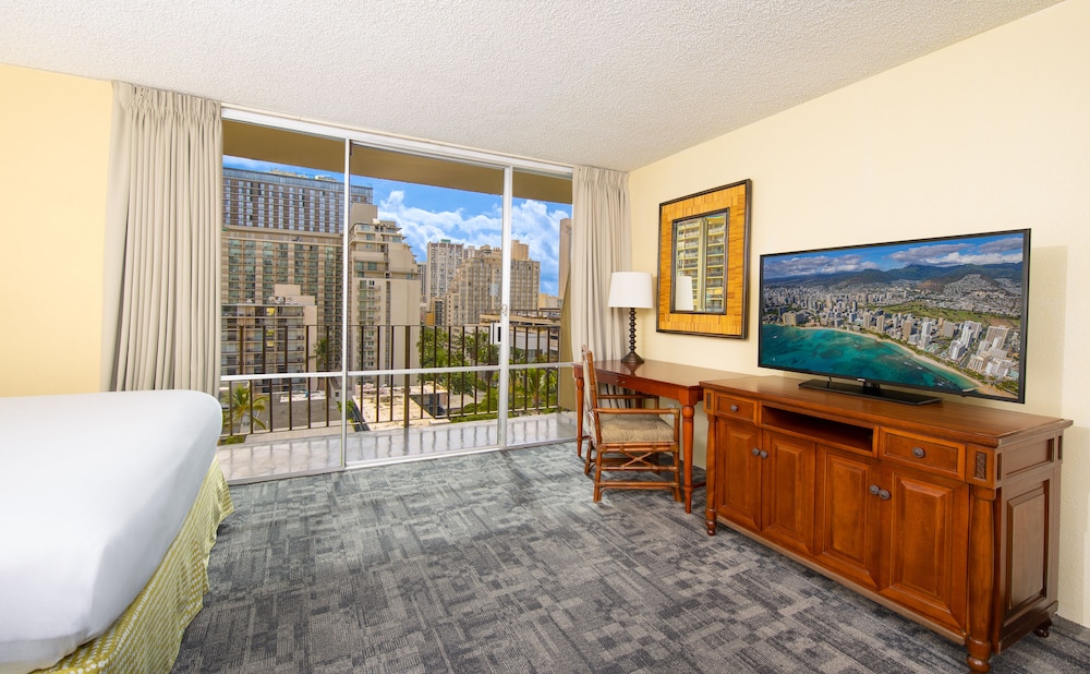 Ohia Waikiki Studio Suites 68/99
