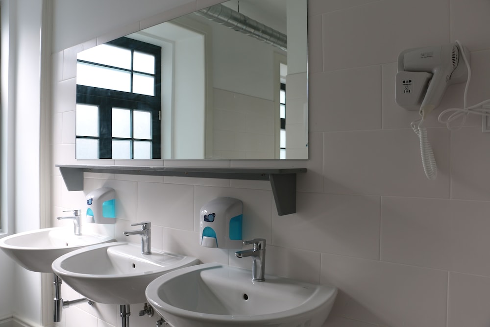 Mixed Dorm, 6 People, Shared Bathroom