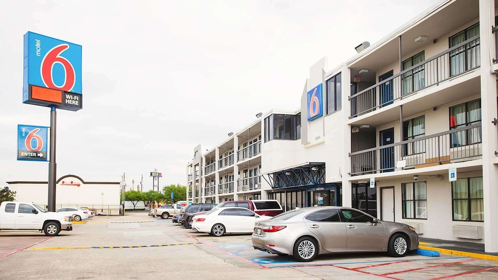 Motel6 Houston, TX - Medical Center/NRG Stadium photo1