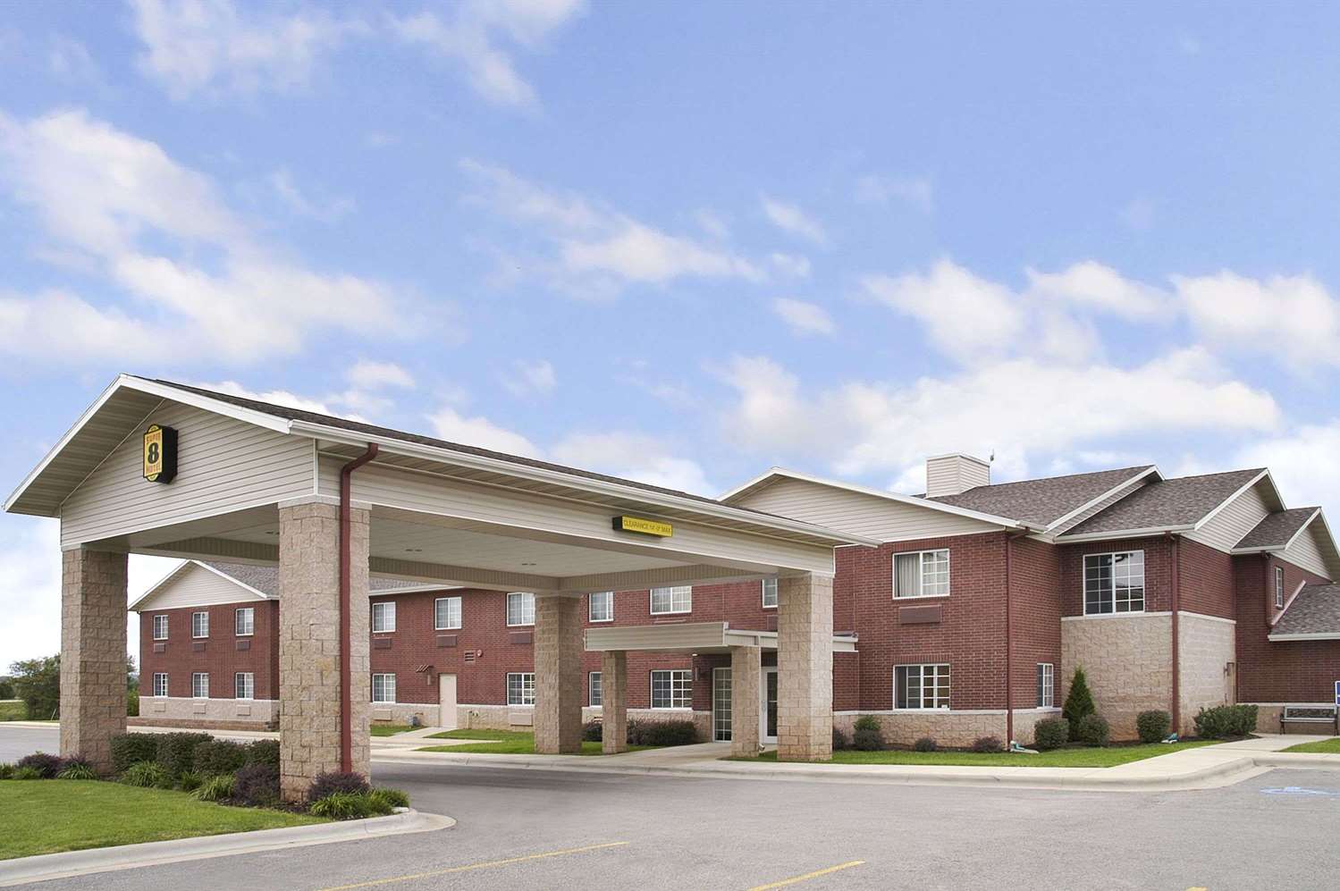 Super 8 by Wyndham Ava MO 3/24