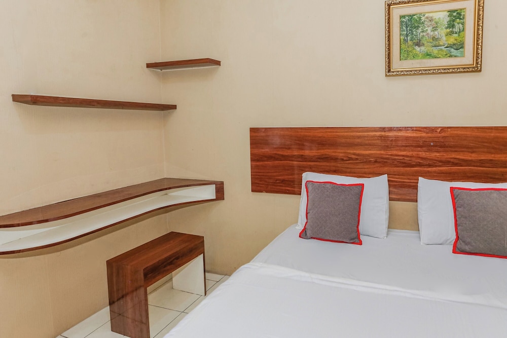 OYO 498 Green Lake View Ciputat 33/65