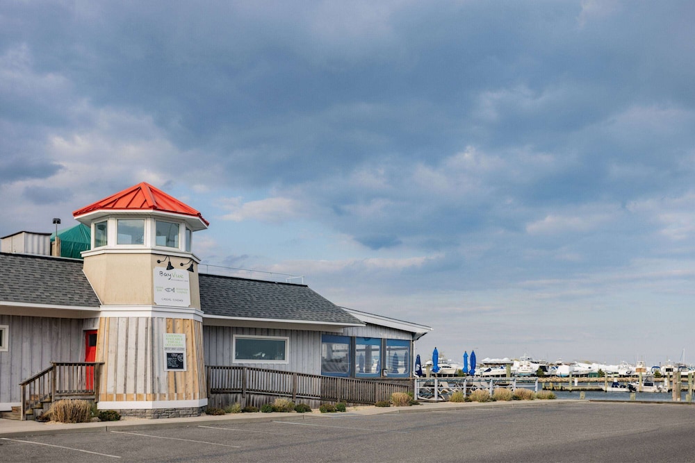 Super 8 by Wyndham Lindenhurst 3/22