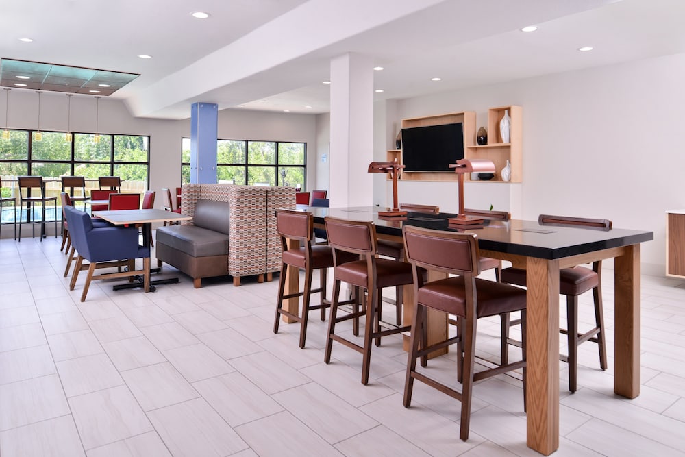 Holiday Inn Express Hotel And Suites Elgin 47/57