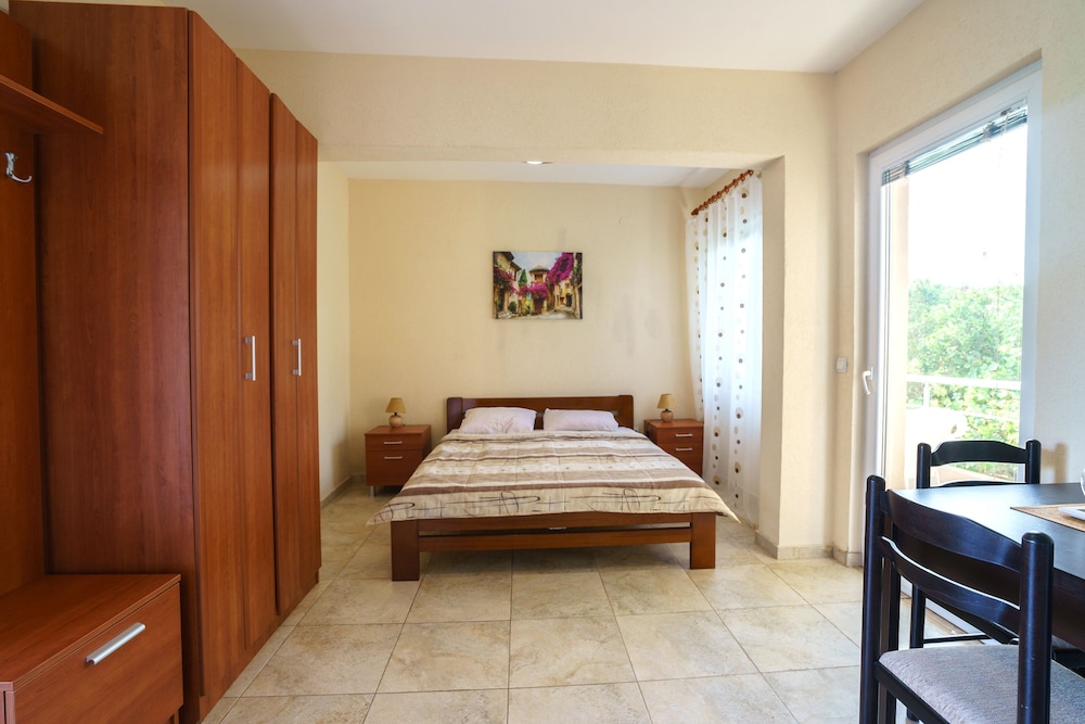 Apartments Lora 15/50