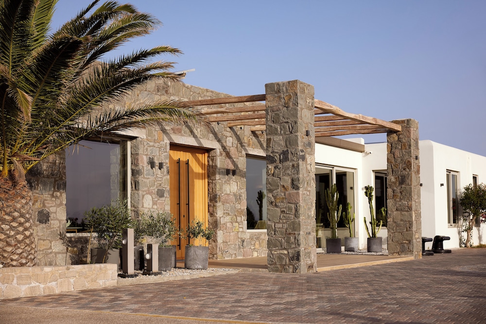 Milos Achivadolimni Hotel Bungalows And Camping Caravan Park 41/50