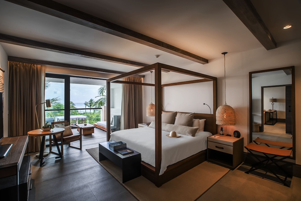 ALCOBA, KING BED, TROPICAL VIEW