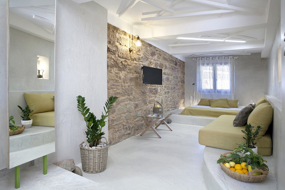 VOULAMANDIS HOUSE 2/72