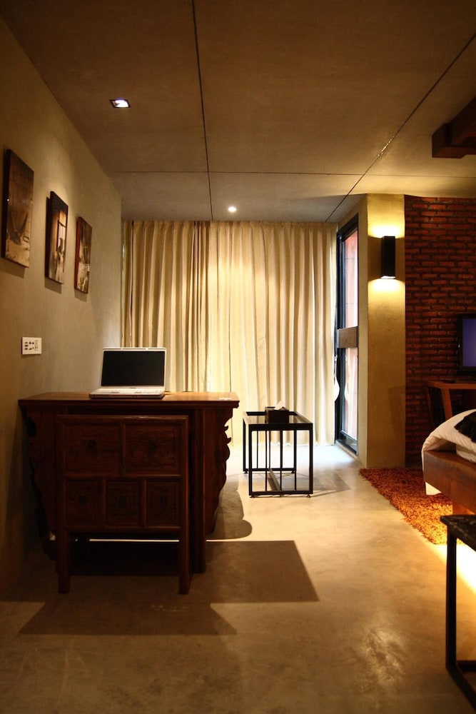 Fusion Suites 8/50