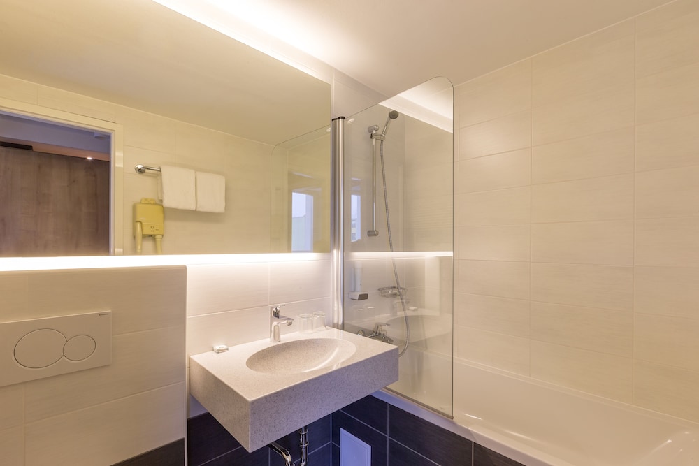 M hotel Ljubljana 45/49