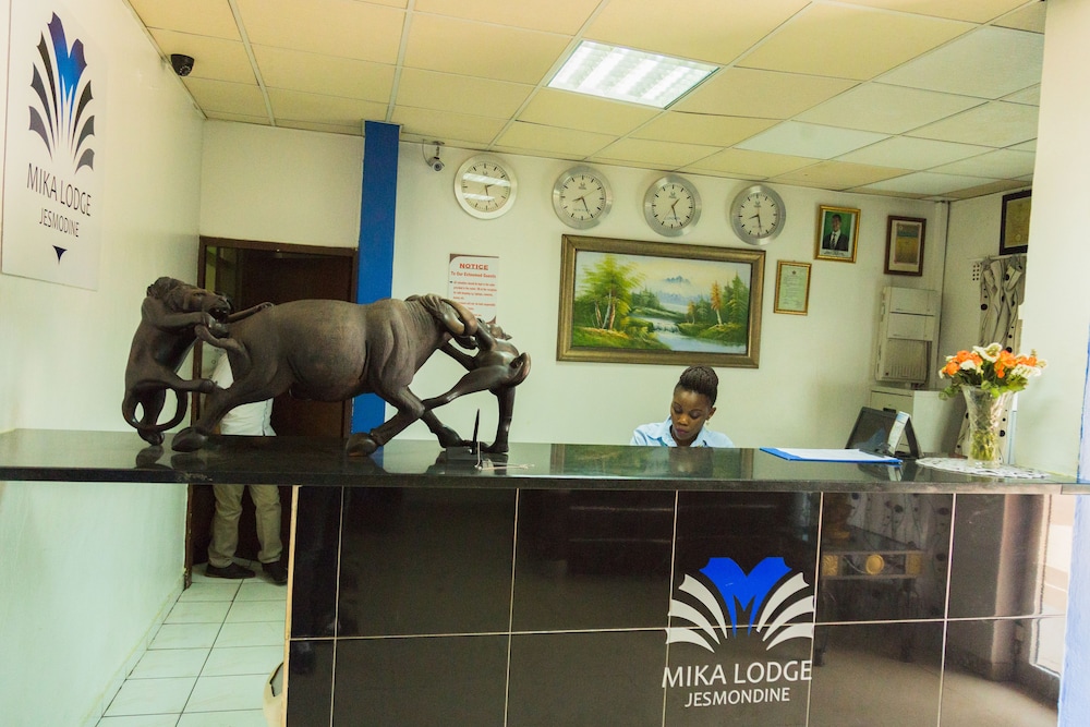 Mika Lodge 6/50
