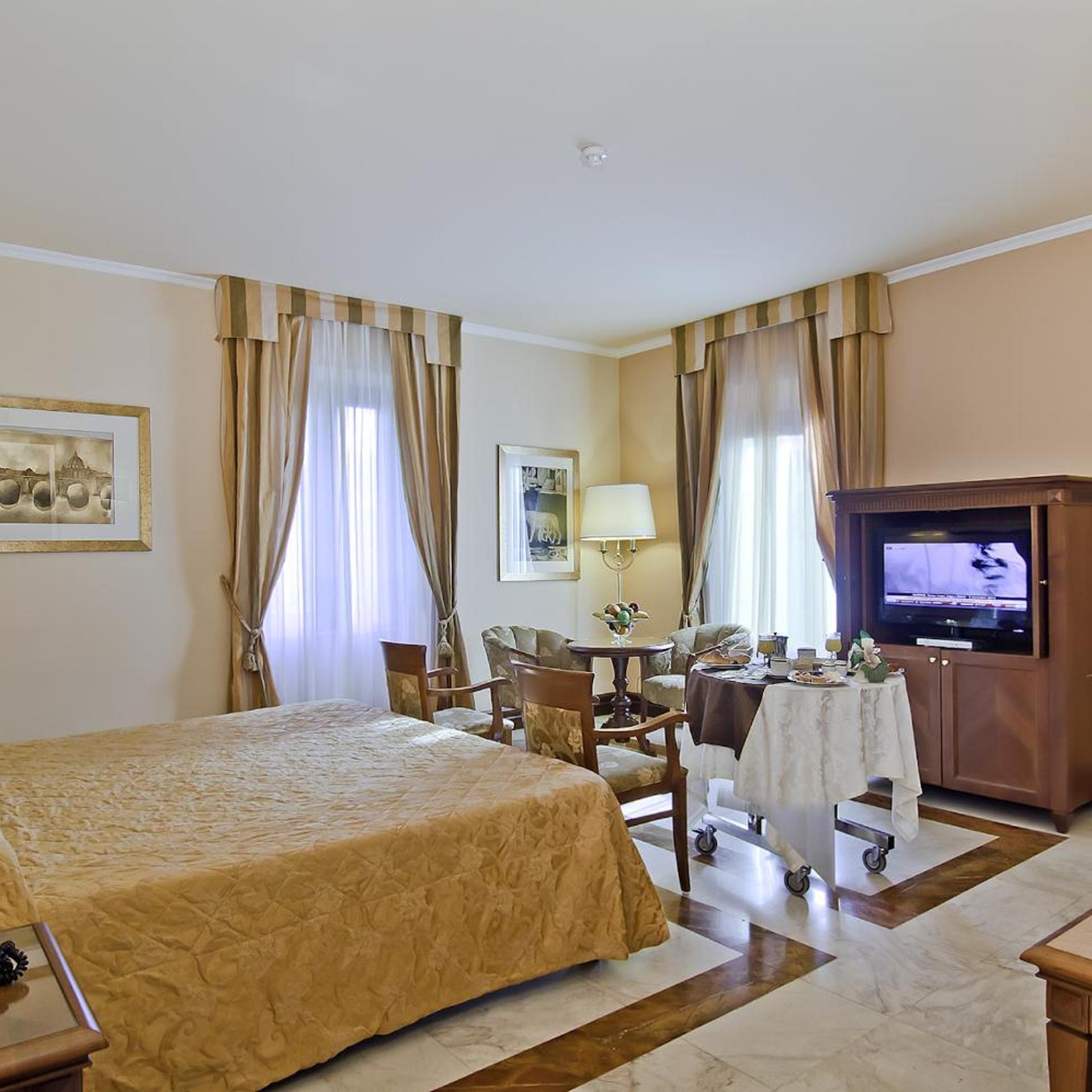 DELUXE, DOUBLE BED
