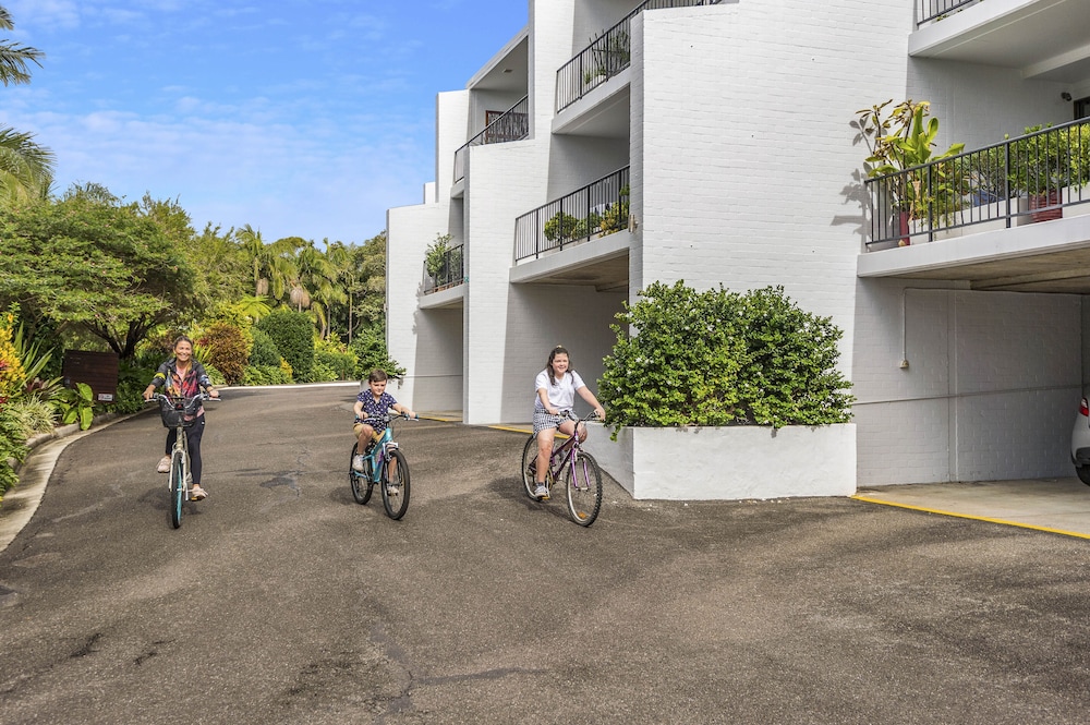 The Oasis Apartments and Treetop Houses 40/47