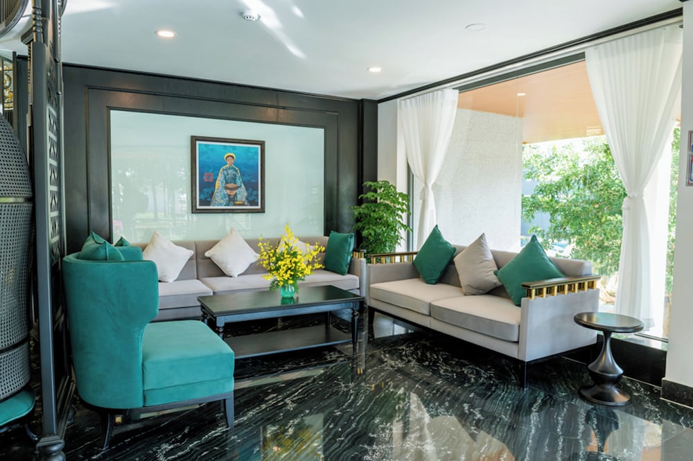 The Palms Hotel 34/55