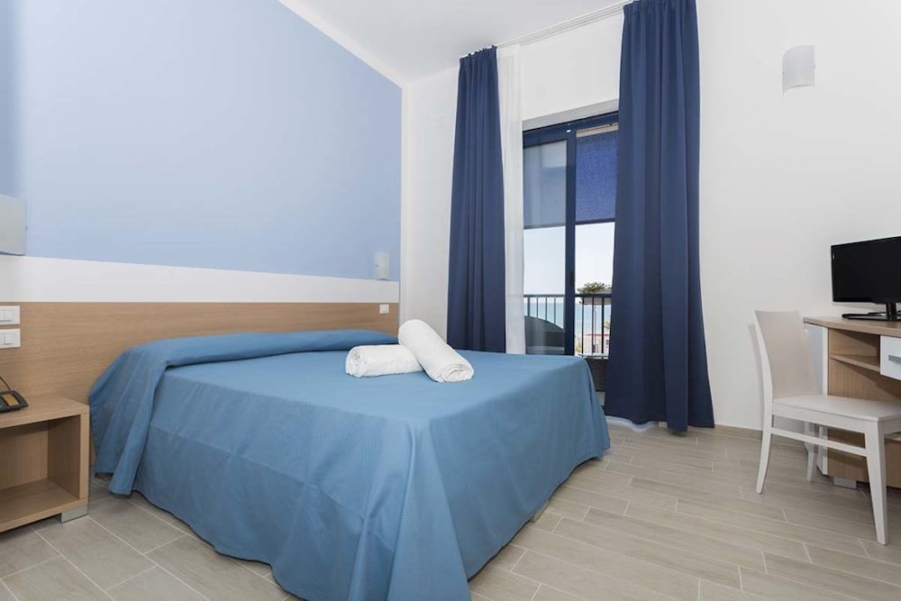 Tichos Greenblu Hotel 17/63