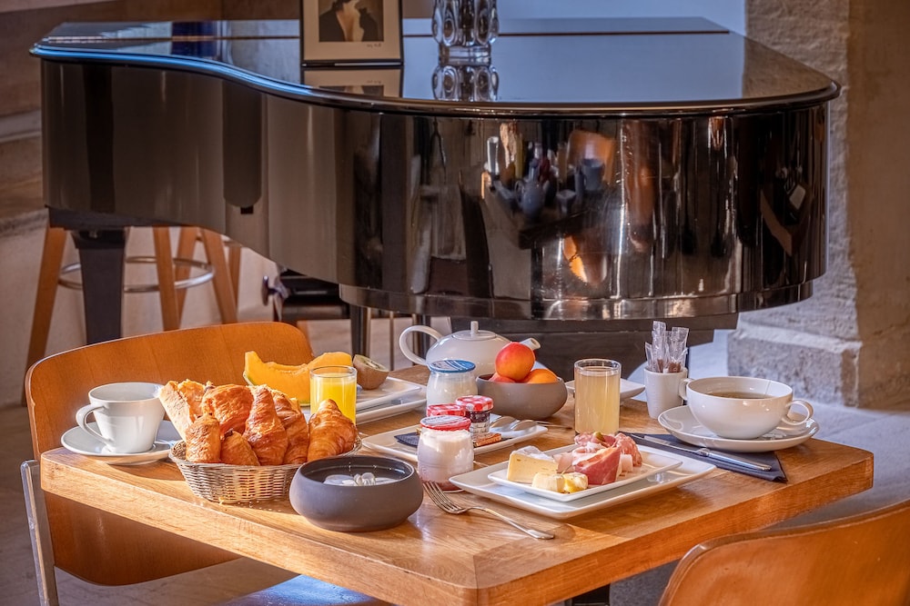 Boutique Hotel Entraigues 52/61
