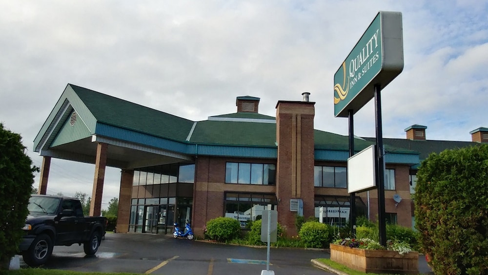 Quality Inn & Suites Hawkesbury 2/50
