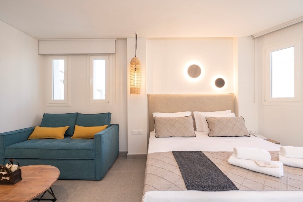 Mirablue Deluxe Residences 34/50