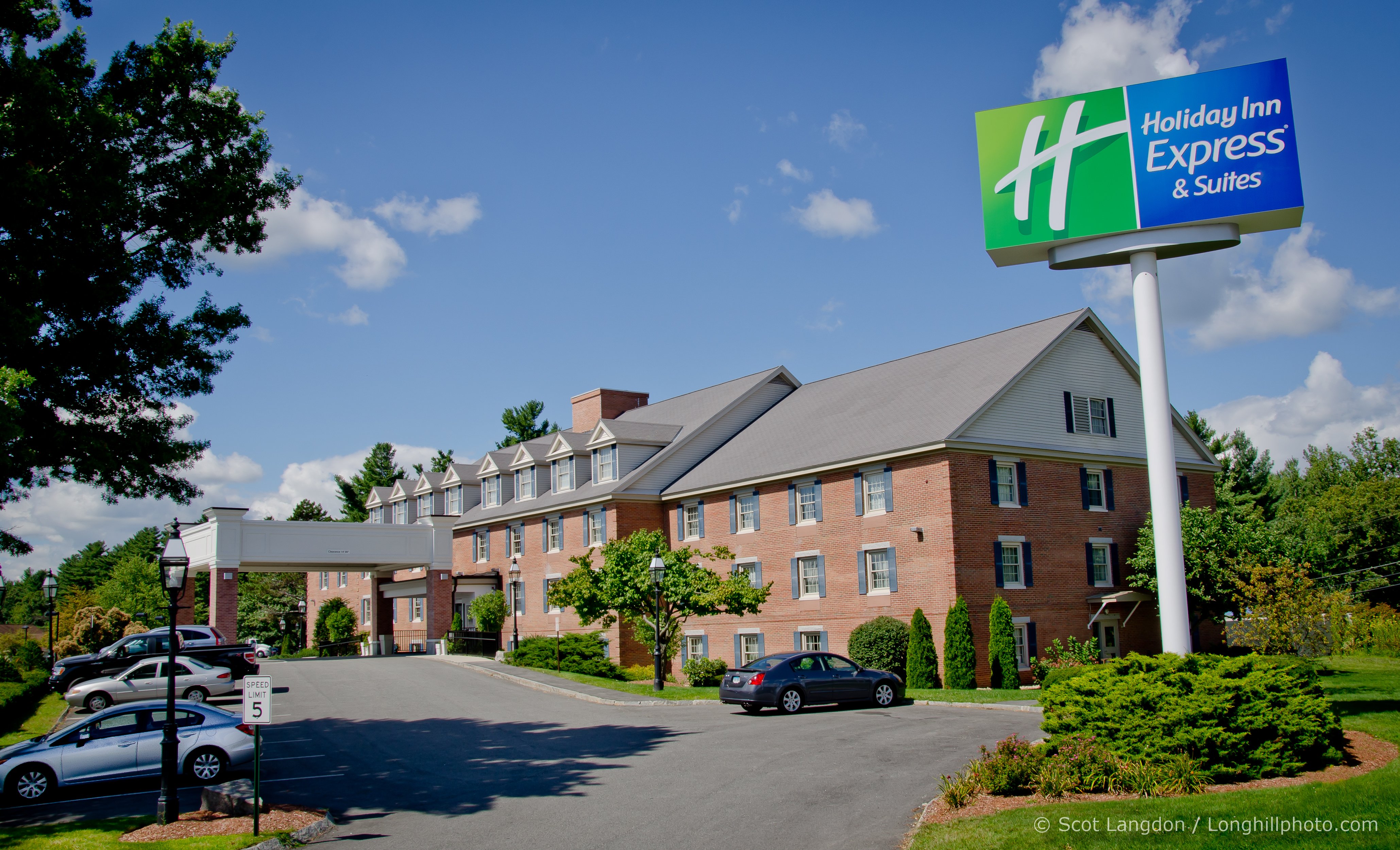 Holiday Inn Express Suites Merrimack 52/55
