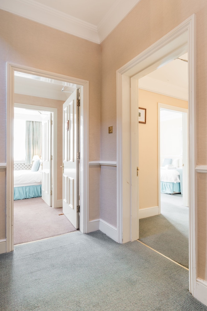 St Margarets Hotel 20/68