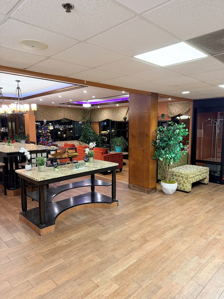 Home Town Inn And Suites 9/47