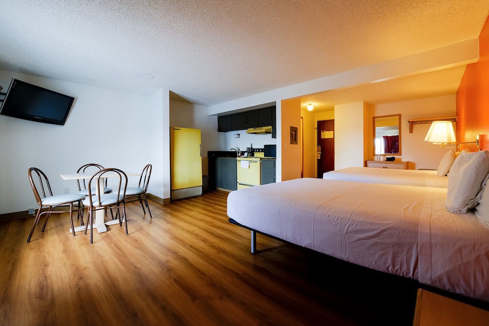 Hermiston Inn & Suites 18/50