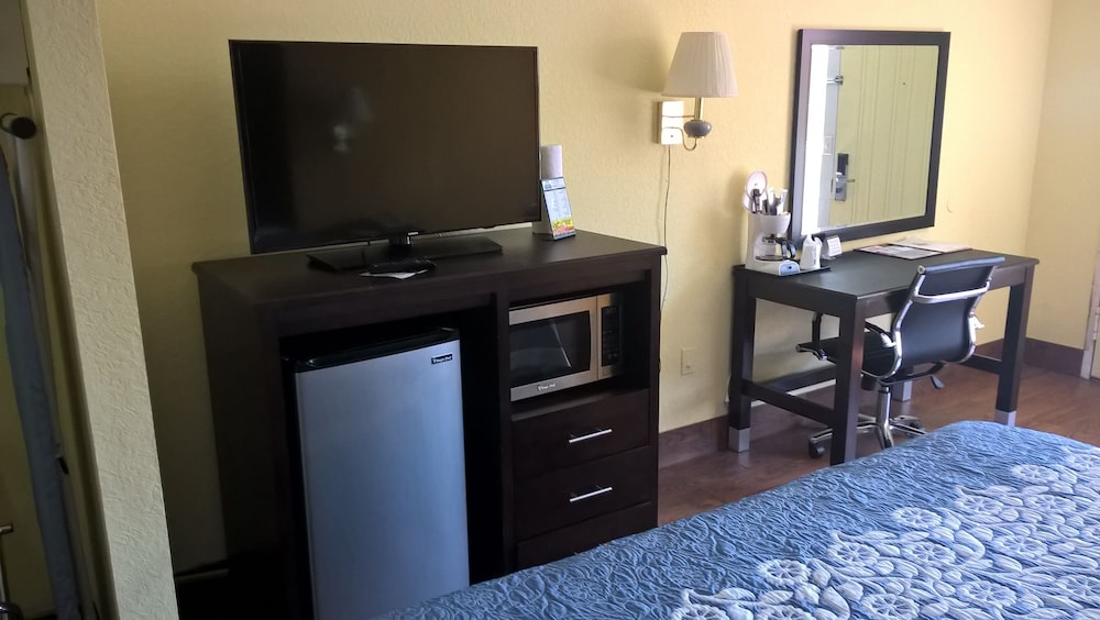 Days Inn & Suites By Wyndham Port Richey 25/45