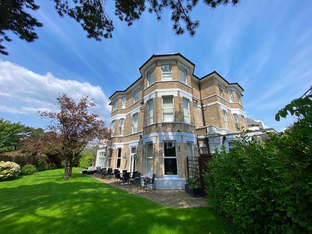 The Applewood Hotel 2/67