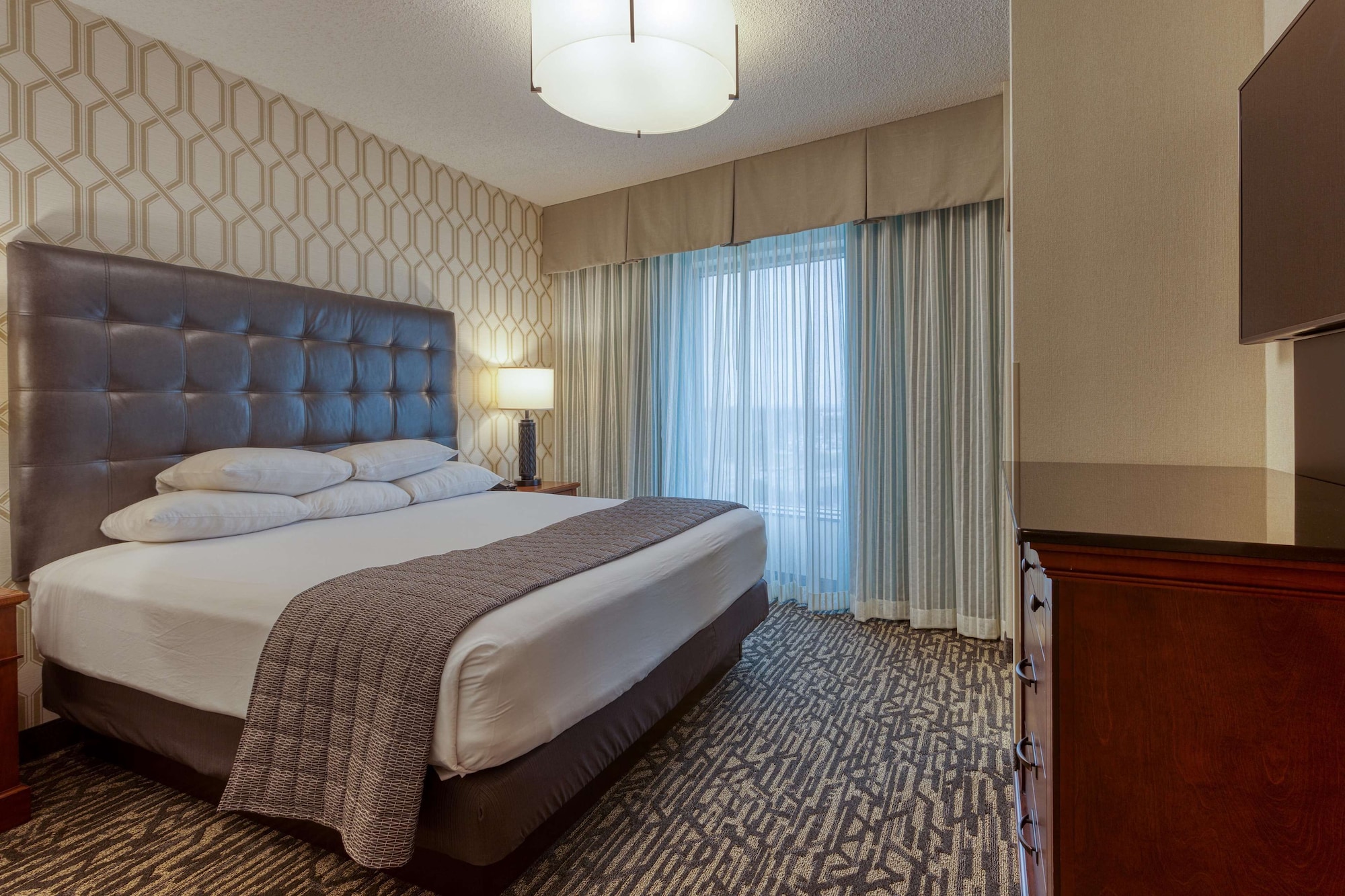غرفة بسرير كينج في طابق مرتفع، Drury Plaza Hotel St Louis Chesterfield 7/9