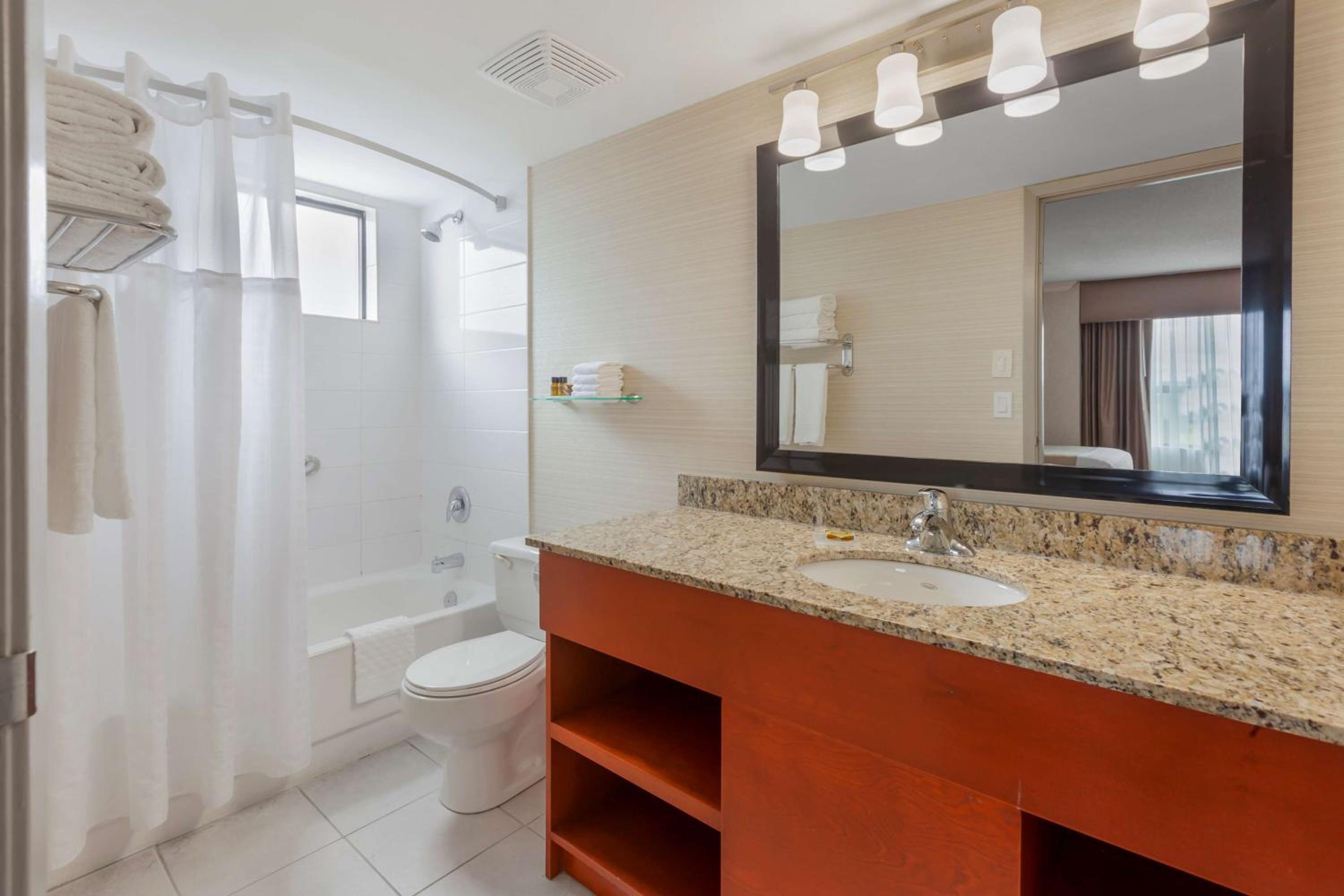 جناح بسريرين كوين مع أريكة، Best Western Plus Rose City Suites 10/10